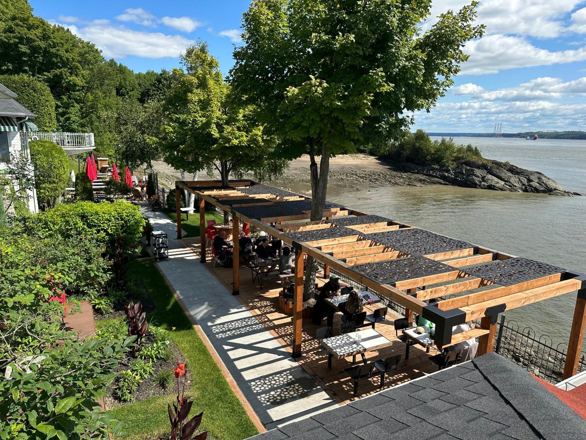 Goeliche Hotel Et Appartement Saint-Laurent-de-l'ile d'Orleans Εξωτερικό φωτογραφία