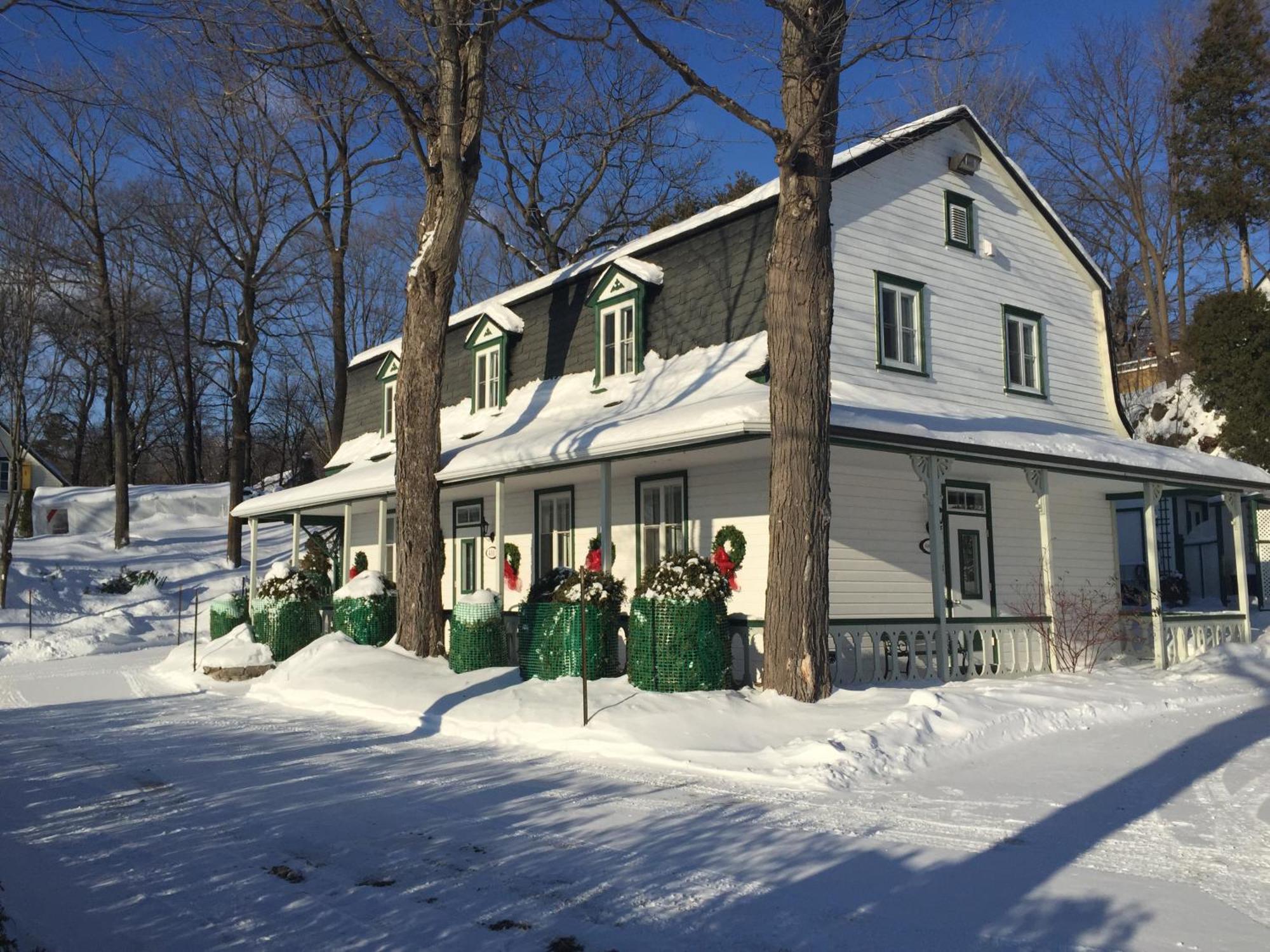 Goeliche Hotel Et Appartement Saint-Laurent-de-l'ile d'Orleans Δωμάτιο φωτογραφία