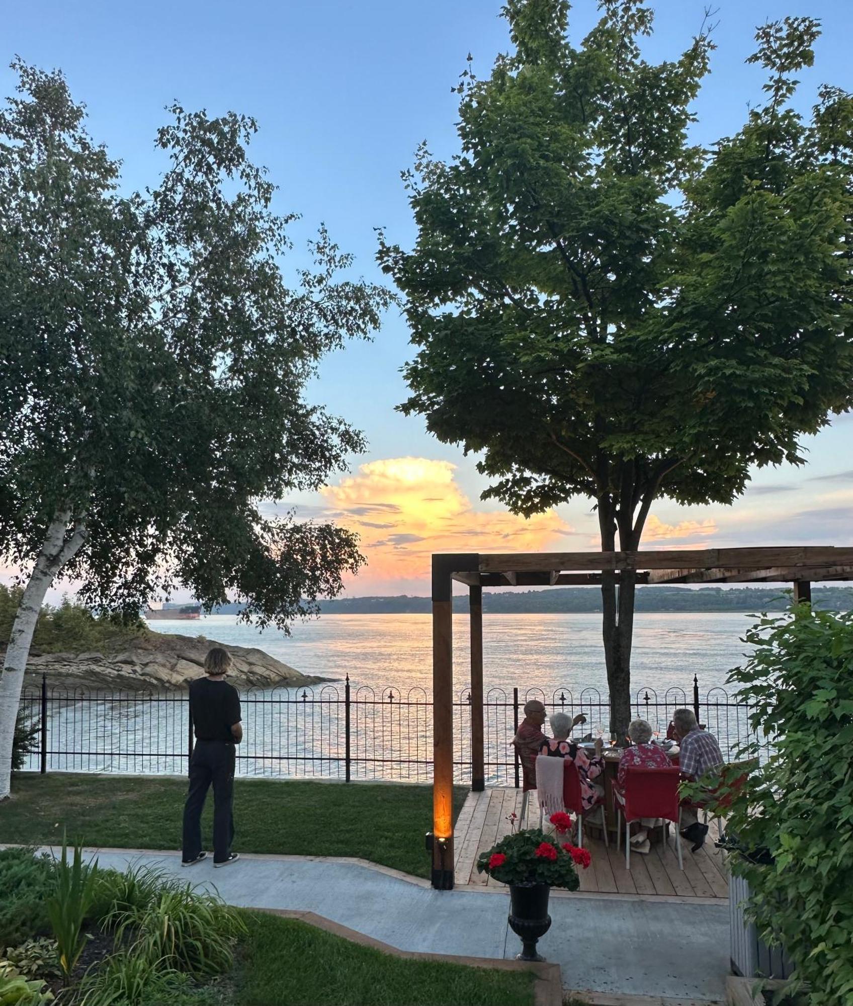 Goeliche Hotel Et Appartement Saint-Laurent-de-l'ile d'Orleans Εξωτερικό φωτογραφία