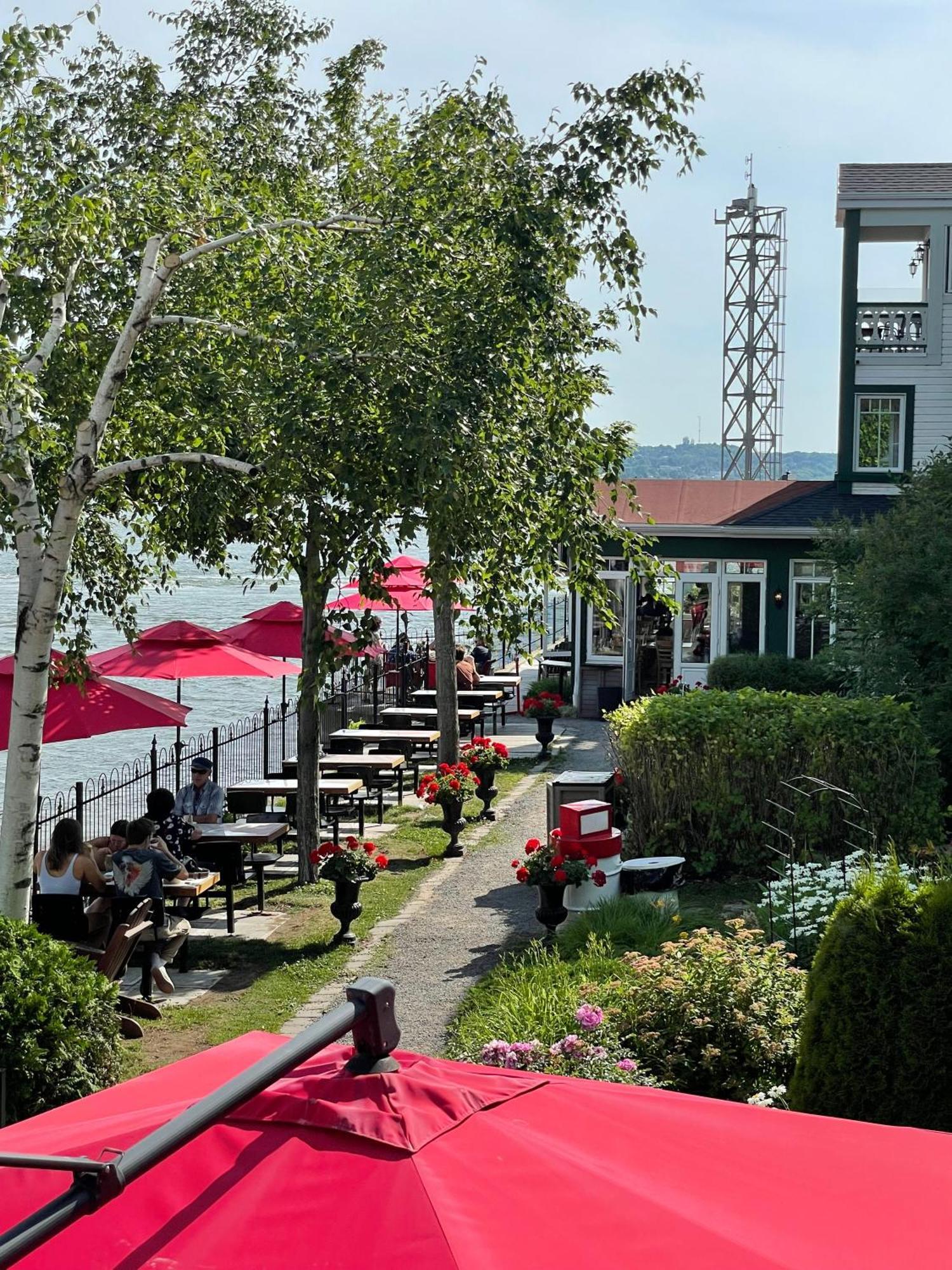 Goeliche Hotel Et Appartement Saint-Laurent-de-l'ile d'Orleans Εξωτερικό φωτογραφία